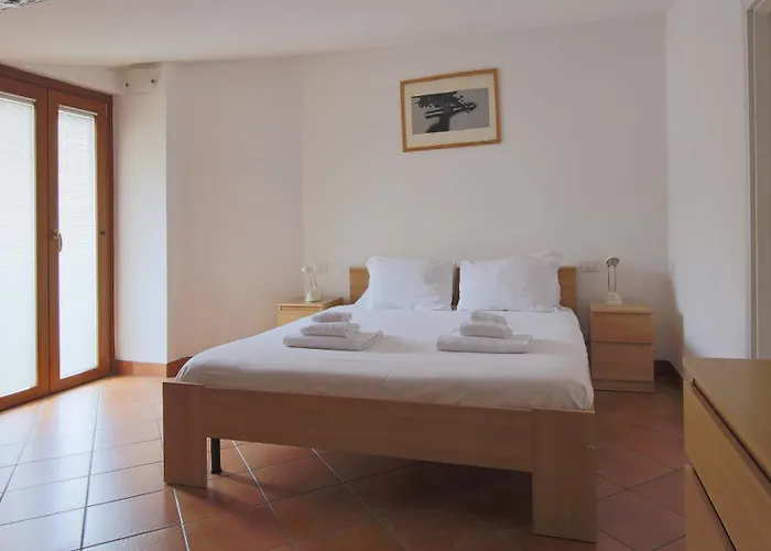 Italianway - Piazza Nuova 3 * San Fedele Intelvi